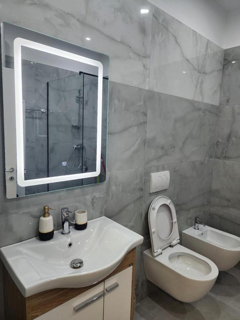 N Luxury * Vlorë